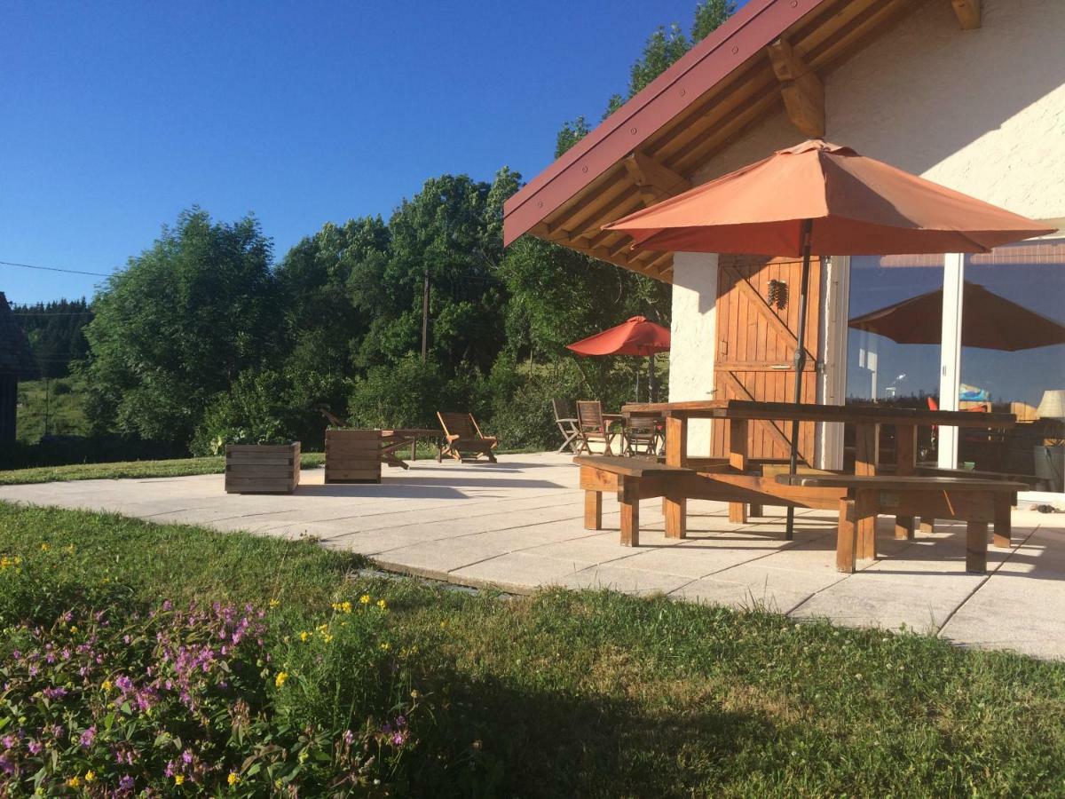 Bed and Breakfast Au Charnet Les Fourgs Exterior foto